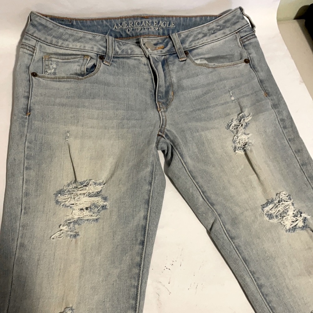 Women’s American Eagle skinny 30x28destroyed jeans